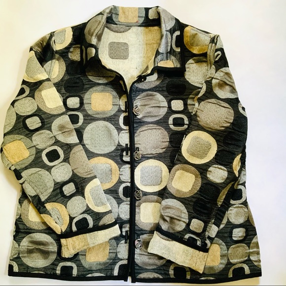 Ladies Reversible Jacket with Dual Buttons - Picture 5 of 7